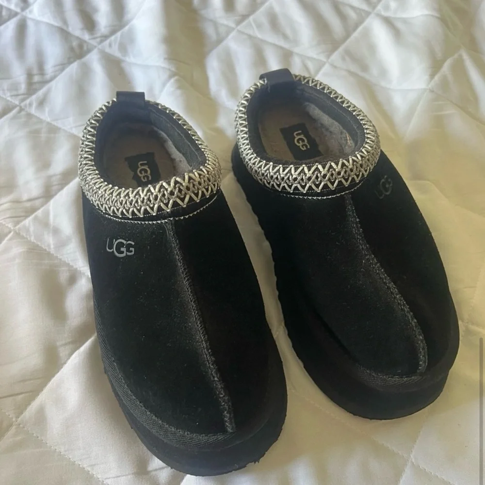 UGG Black Slippers - Picture 5 of 6